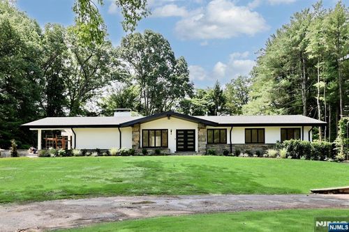 51 Mill Road Ext, Woodcliff Lake, NJ, 07677-8122 | Card Image