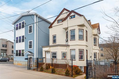 497 7th Ave W, Newark, NJ, 07107-1124 | Card Image