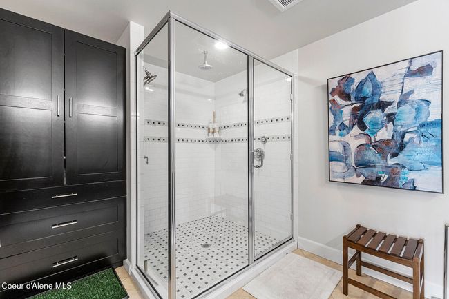 Larger Shower | Image 22
