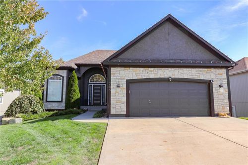 705 Sw Joseph Circle, Grain Valley, MO, 64029 | Card Image