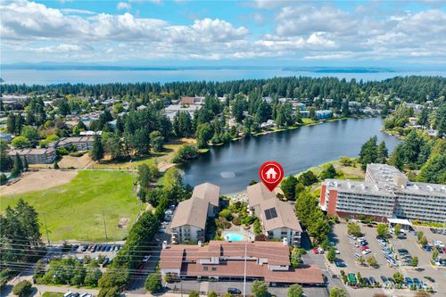 402b-13229 Linden Avenue N, Seattle, WA, 98133 | Card Image