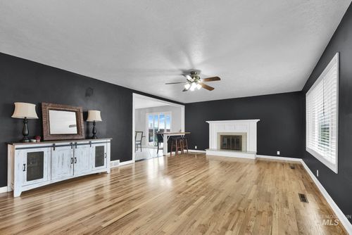 709 E Elm Ave, Parma, ID, 83660-5628 | Card Image