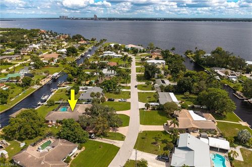 1860 Marina Cir, NORTH FORT MYERS, FL, 33903-5032 | Card Image