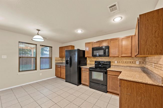 10325 Fossil Valley Dr, House other with 4 bedrooms, 3 bathrooms and null parking in Fort Worth TX | Image 13