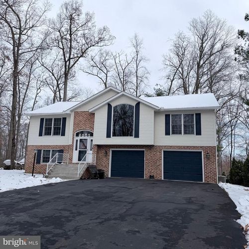 6071 Greenbriar Ct, FAYETTEVILLE, PA, 17222-9652 | Card Image