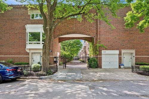 a-1843 Hudson Ave, Chicago, IL, 60614-5201 | Card Image
