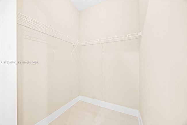 3346 W 96 Th Pl, House other with 3 bedrooms, 3 bathrooms and null parking in Hialeah FL | Image 25