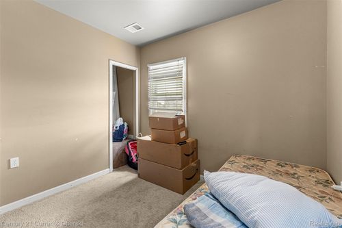 7925 Pinehurst St, Dearborn, MI, 48126-4406 | Card Image