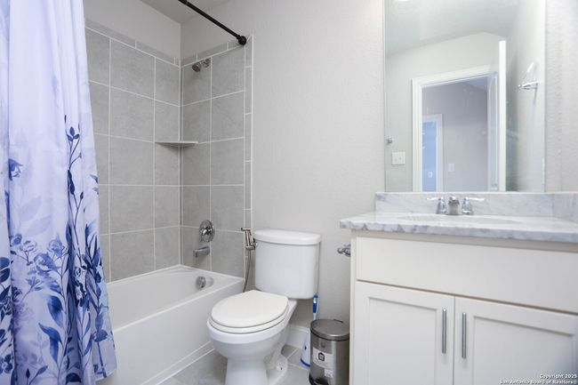 7927 Anza Run, House other with 4 bedrooms, 3 bathrooms and null parking in Boerne TX | Image 11