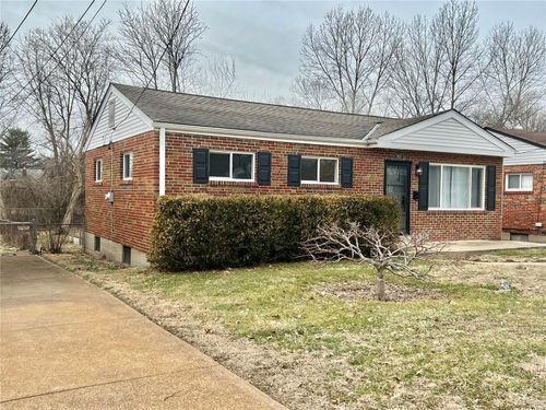 8452 Braddock Dr, Saint Louis, MO, 63132-2602 | Card Image