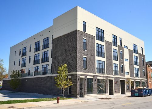 203-926 E 43rd St, Chicago, IL, 60653-3025 | Card Image