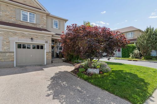 30 Doon Mills Dr, Kitchener, ON, N2P2W9 | Card Image