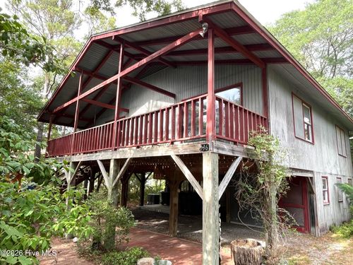 136 Ne 21st St, Oak Island, NC, 28465-6209 | Card Image