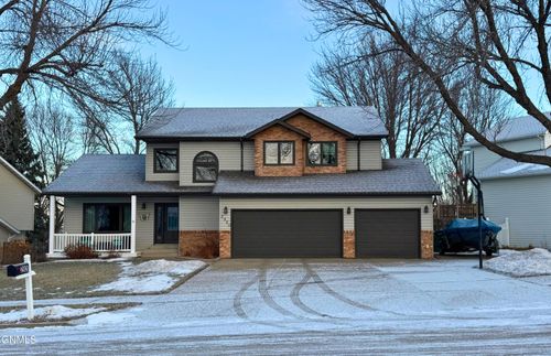 2920 Remuda Dr, Bismarck, ND, 58503-0102 | Card Image