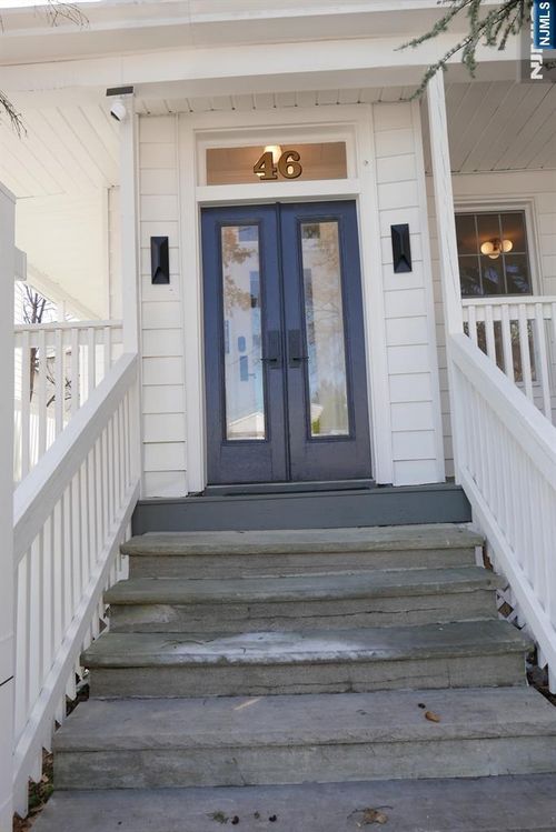 46 Garden Pl, Edgewater, NJ, 07020-1896 | Card Image