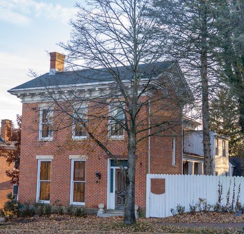 107 S Columbus St, Somerset, OH, 43783-9472 | Card Image