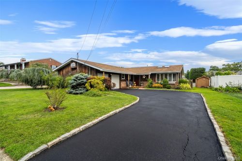 35 Fleets Point Drive, West Babylon, NY, 11704 | Card Image