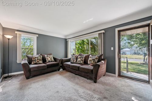 35012 Glen St, Westland, MI, 48186-4352 | Card Image