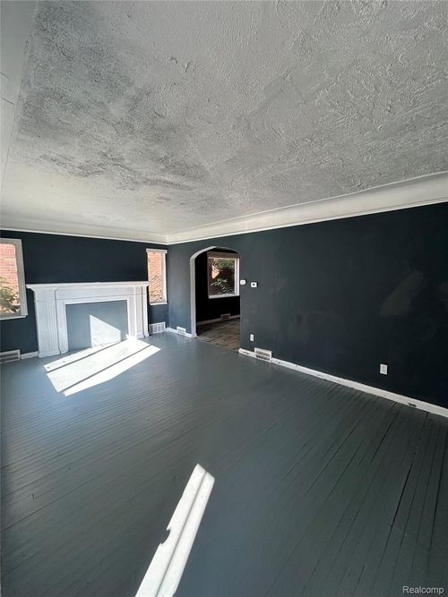 10811 Roxbury St, Detroit, MI, 48224-4403 | Card Image