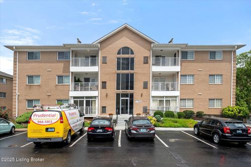 301-8505 Atrium Dr, Louisville, KY, 40220-4058 | Card Image