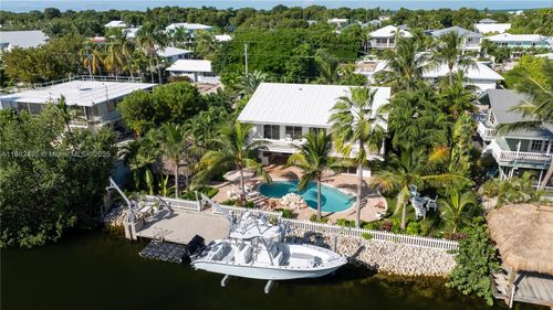 240 Mohawk St, Tavernier, FL, 33070-2116 | Card Image
