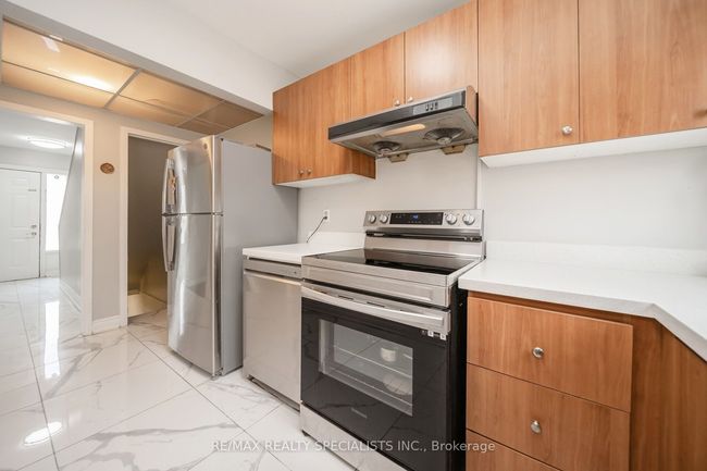 308 Fleetwood Cres, Condo with 4 bedrooms, 2 bathrooms and 2 parking in Brampton ON | Image 17