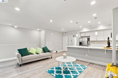 633 Clover Cir, Milpitas, CA, 95035-5049 | Card Image
