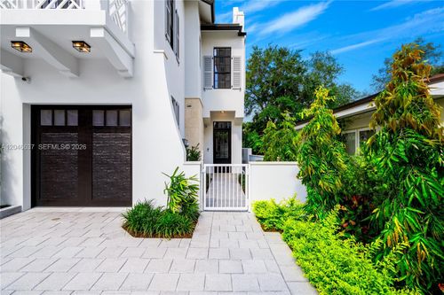 2712 S Le Jeune Rd, Coral Gables, FL, 33134-5810 | Card Image