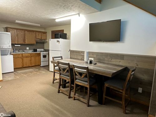 1609 Quincy St, Corning, IA, 50841-1074 | Card Image