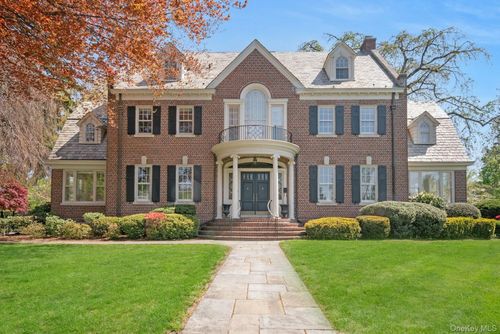 7 Forest Cir, New Rochelle, NY, 10804-4223 | Card Image