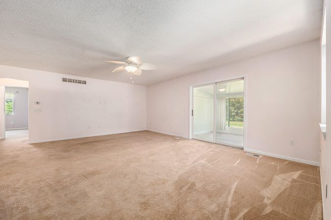 1077 Wedgewood Dr, Condo with 2 bedrooms, 3 bathrooms and null parking in Plainwell MI | Image 5