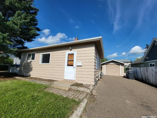 862 109th St, North Battleford, SK, S9A2C9 | Card Image