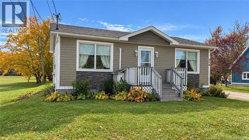 676 St-Pierre Blvd W, Caraquet, NB, E1W1A1 | Card Image