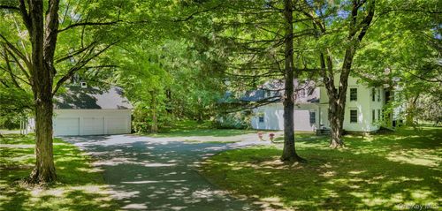 64 S Quaker Hill Rd, Pawling, NY, 12564-3311 | Card Image