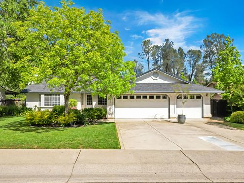 2252 Wicklow St, Redding, CA, 96001-6000 | Card Image