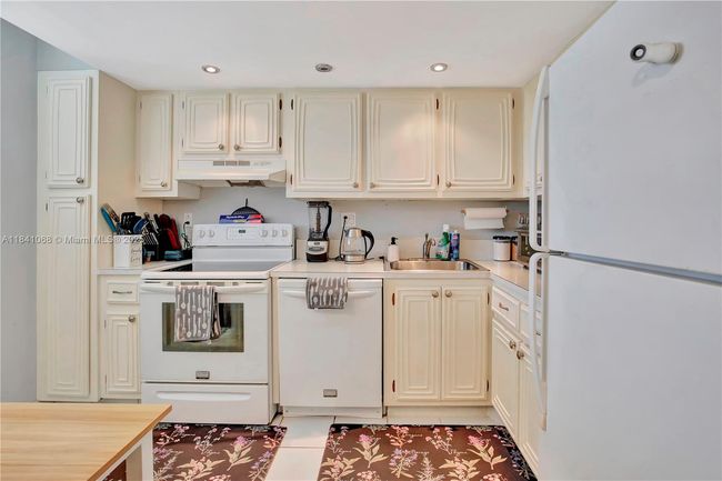 APT-461 - 3651 Environ Blvd, Condo with 2 bedrooms, 2 bathrooms and null parking in Lauderhill FL | Image 16