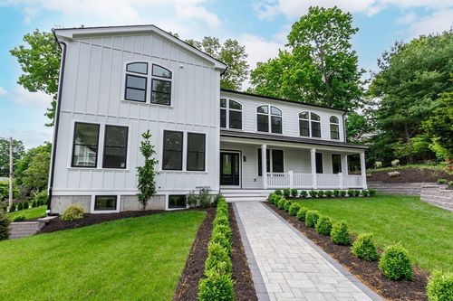 2 Atherton Rd, Winchester, MA, 01890-3402 | Card Image