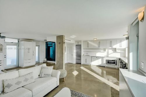 402-301 Ocean Dr, Miami Beach, FL, 33139-6990 | Card Image