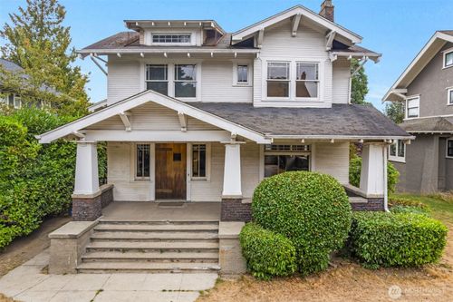 946 22nd Ave E, Seattle, WA, 98112-3515 | Card Image