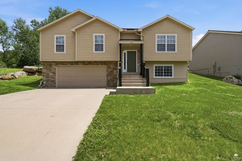 1227 Oakview Dr, Junction City, KS, 66441-2673 | Card Image
