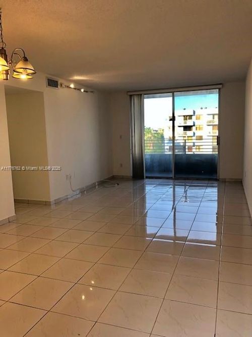 apt-402-8201 Nw 8th St, Miami, FL, 33126-3920 | Card Image