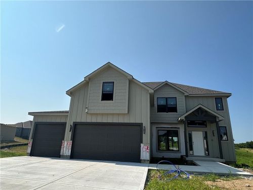 7075 Nw Magnus Ct, Parkville, MO, 64152-1173 | Card Image