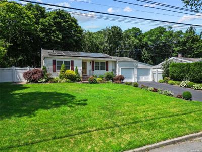 708 Amsterdam Avenue, House other with 3 bedrooms, 1 bathrooms and null parking in East Patchogue NY | Image 3