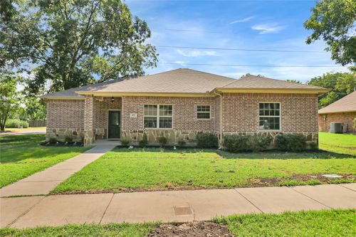 109 Pecan Grv, Lancaster, TX, 75146-2913 | Card Image
