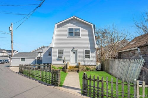 64 West Ave, Lawrence, NY, 11559-1013 | Card Image