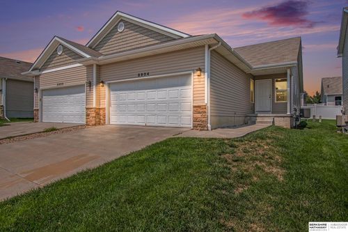 8904 Blacksmith Ct, Lincoln, NE, 68507-3422 | Card Image