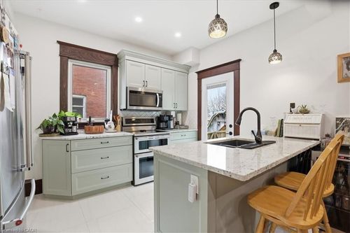 608 Ontario St, Stratford, ON, N5A3J5 | Card Image