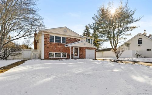 447 China Rd, Sayville, NY, 11782-1447 | Card Image