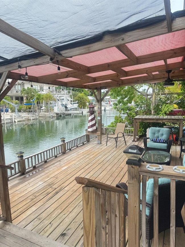 715 Caribbean Dr E, House other with 3 bedrooms, 2 bathrooms and null parking in Summerland Key FL | Image 8