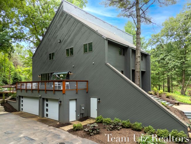 Side of the house | Image 4